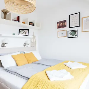 Floral - New In Town Apartment