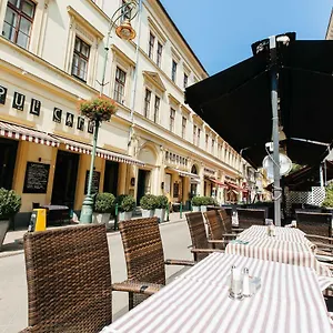 Pause With Free Parking Budapeszt